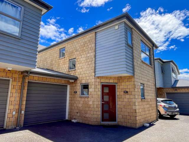 2 Bed/2 Bath with Garage - A Brilliant Townhouse Offering!