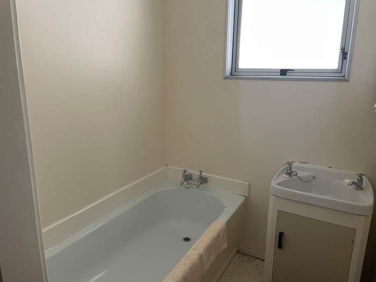 2/7 Islington Street Trentham_11