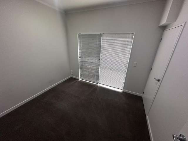 4/10 Salford Crescent Flat Bush_3