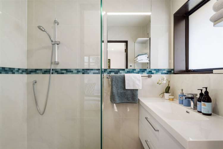 1/870 Beach Road Waiake_14