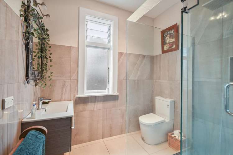 1689b Cust Road Cust_10