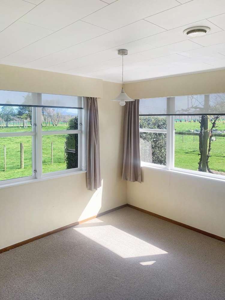 151 Longlands Road East 10486_7