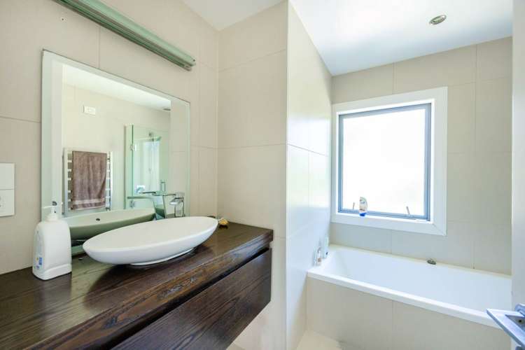 276 Lake Road Hauraki_10