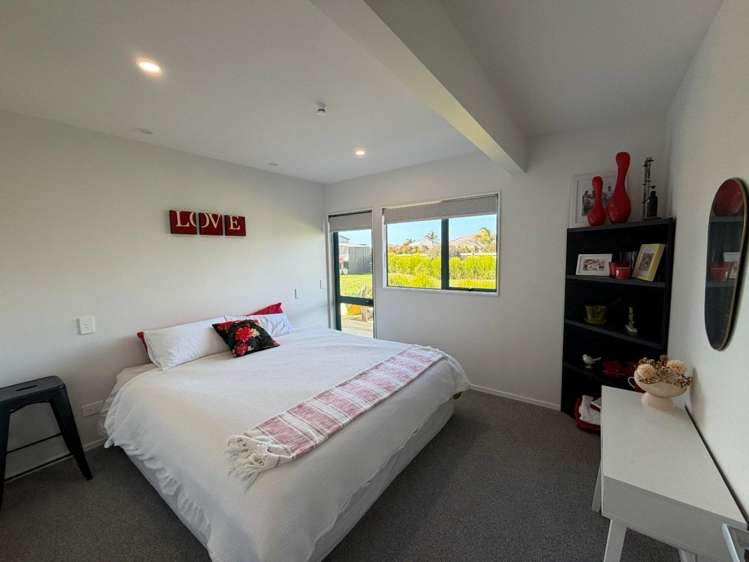 20 Sunrise Avenue 11229_13