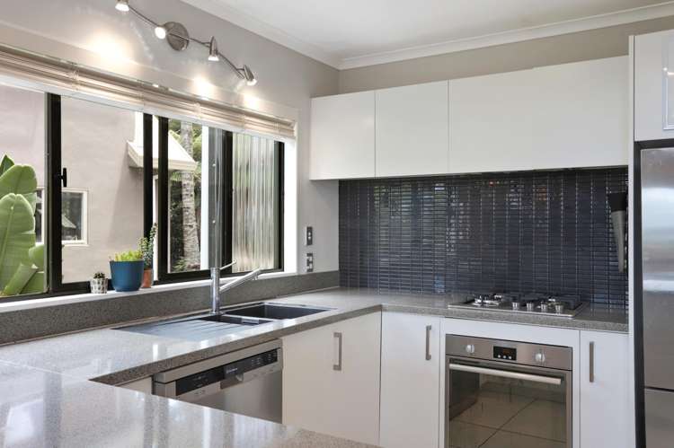 428 Huia Road Laingholm_10