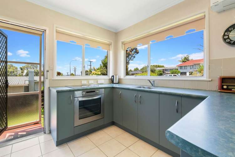 1/1 Bodi Place Te Atatu South_9