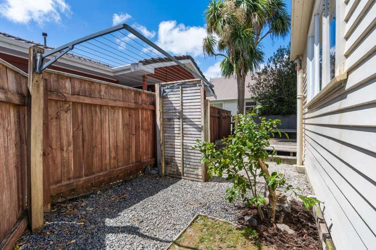 9 Bracken Street Petone_14