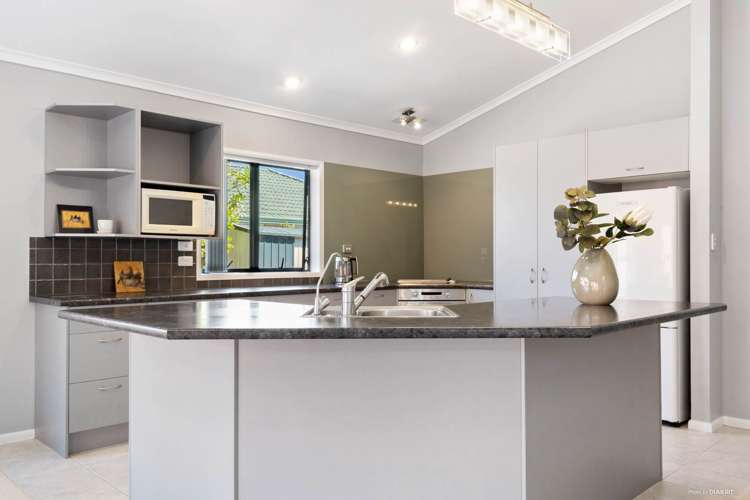 27 Newbliss Crescent East Tamaki Heights_6