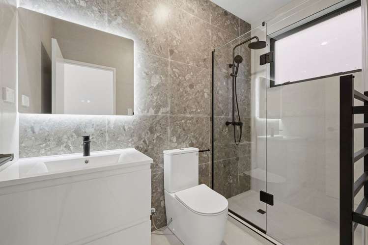 17 & 23 Wira Lane Silverdale_10