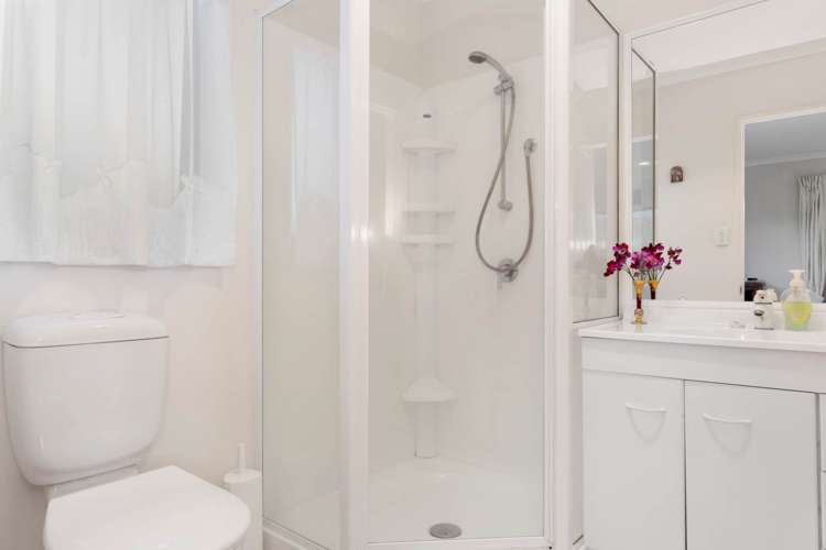 7 Flora Place Wattle Downs_11