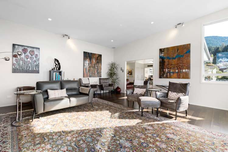 9 Matakauri Place Fernhill/Sunshine Bay_11