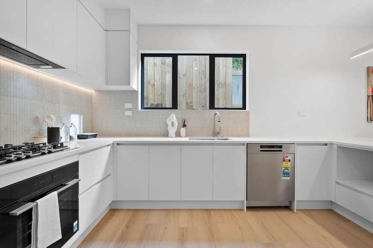 2/129 Arran Road Browns Bay_8