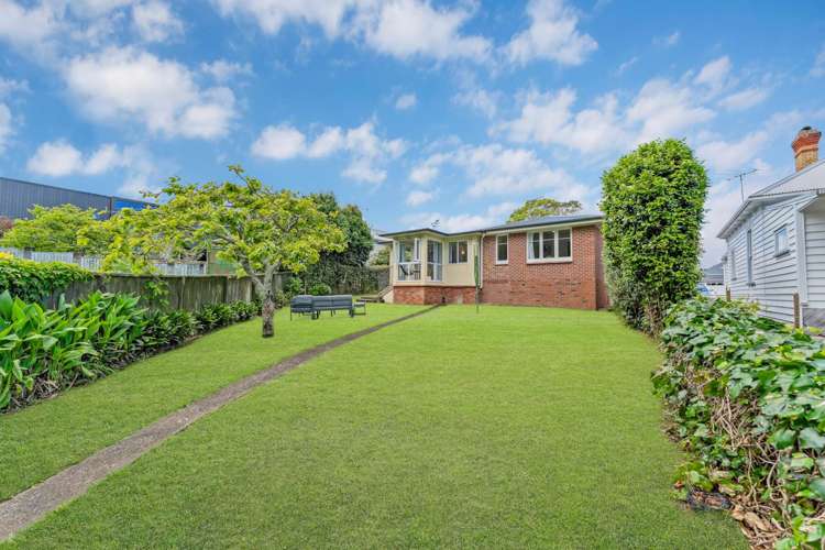 19 Green Lane East_3