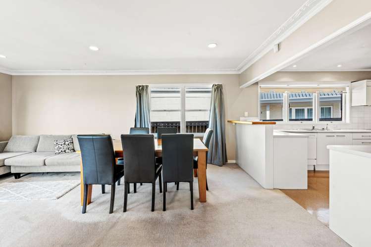 18 Paisley Street Mellons Bay_12