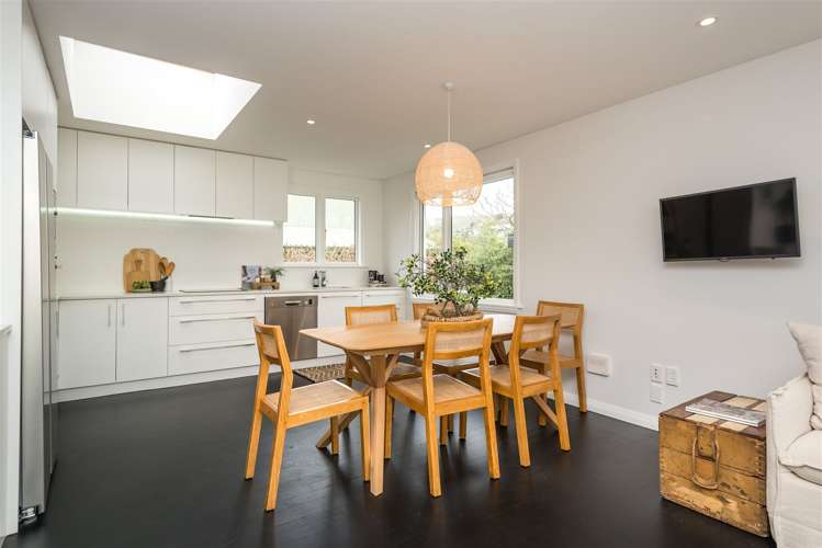 29 Main Road Redcliffs_21