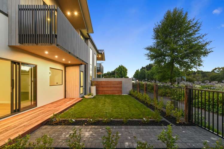 1/64 Banbury Crescent 10458_2