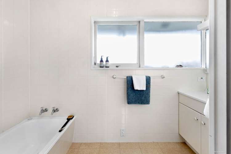 1/8 Newhaven Terrace Mairangi Bay_16