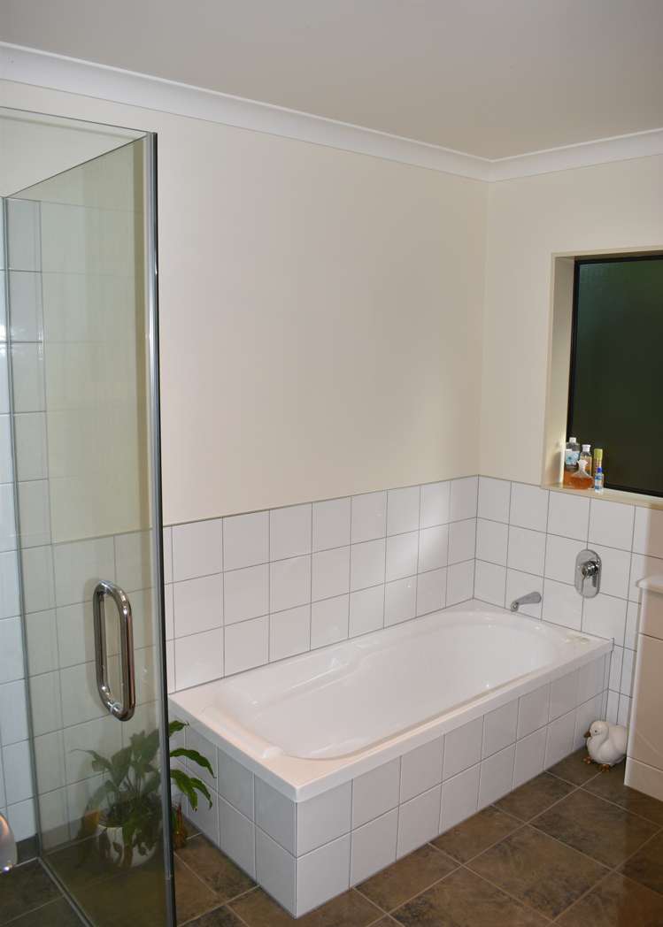 2 West Peak Way Otaki_12