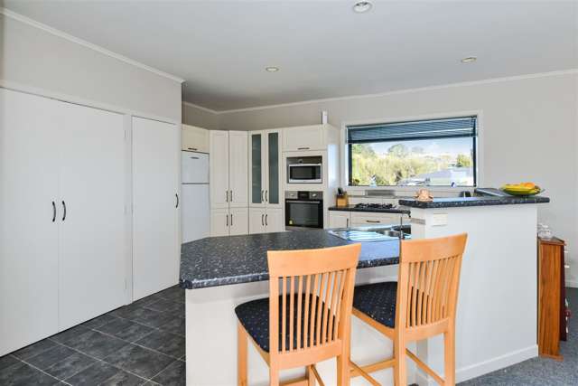 36 Roberts Road Matakatia_3