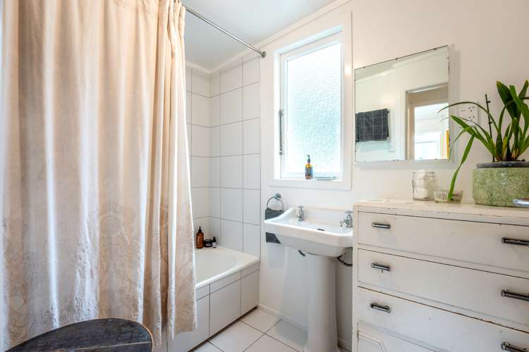 119 Queens Drive Oneroa_14