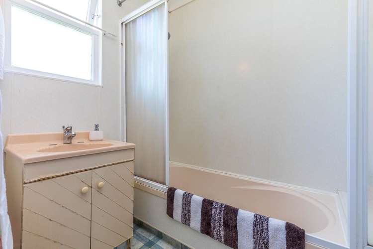 110 Seabrook Avenue New Lynn_8