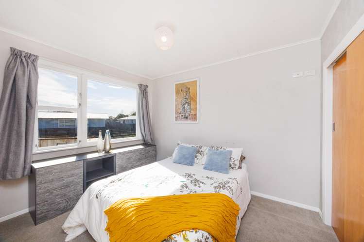 2 Lockhart Avenue Milson_13