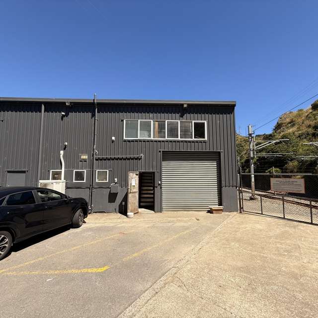 Good size workshop in Ngauranga