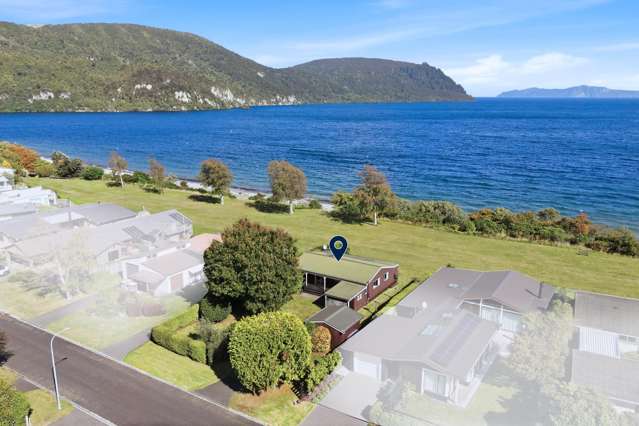 Absolute lakefront on Nisbet Terrace