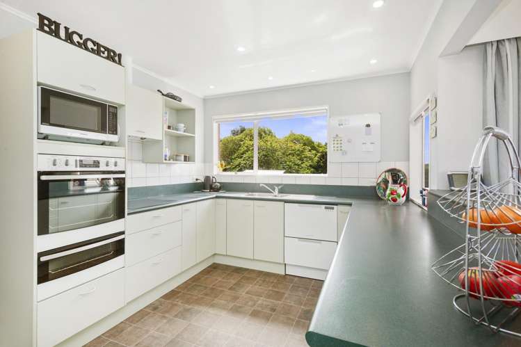 30 Turriff Crescent Tawa_12