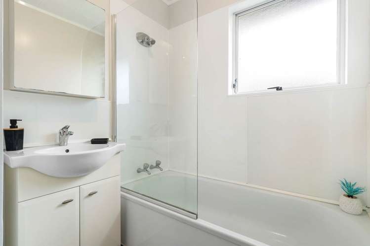 2/19 Solar Road Glen Eden_11