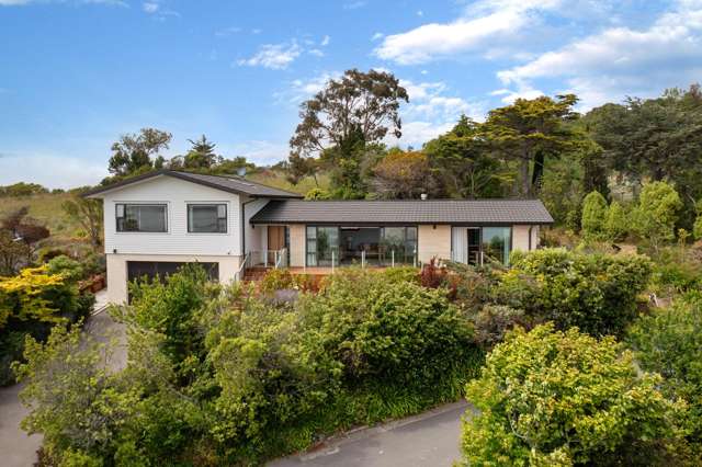 Gorgeous Home - Even Better Views!