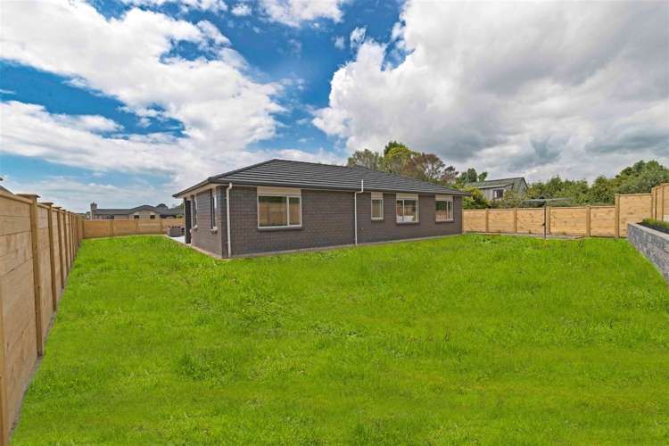 18 Leebank Crescent Riverhead_16