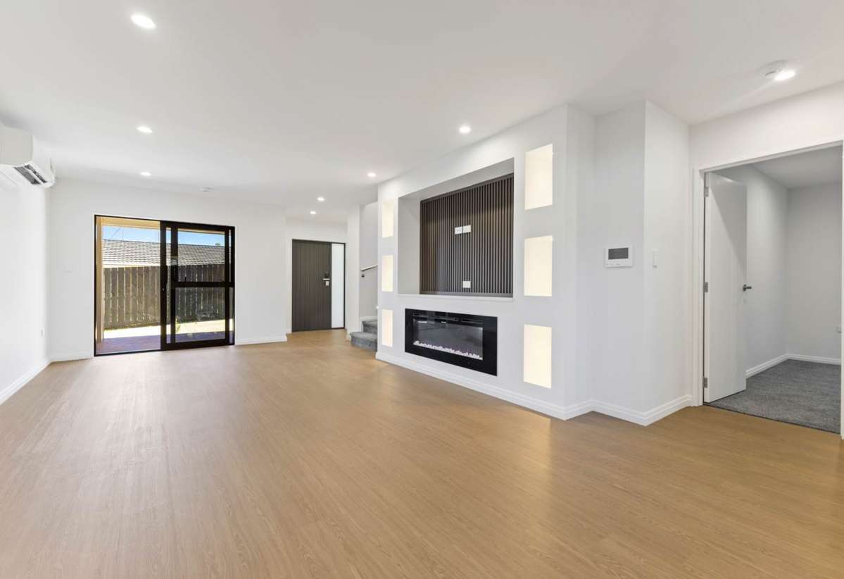 2 & 3/142 Great South Road_1