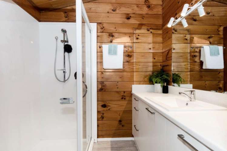 32 Golf Road 11229_9