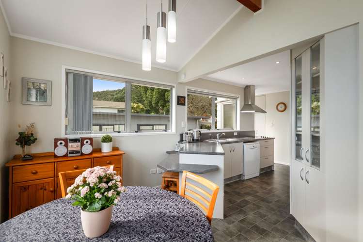 5 West Crescent Te Puru_11