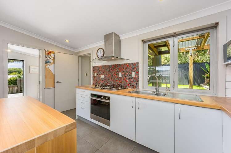 35 Pohutukawa Avenue Red Beach_14