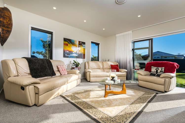 6 Traffic Road Greenhithe_8