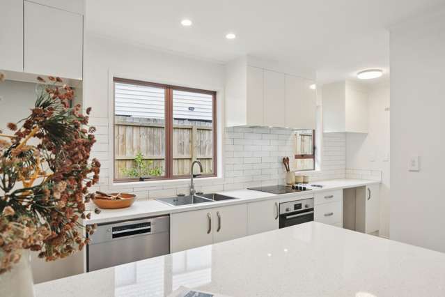 2/100 Royal Road Massey_1