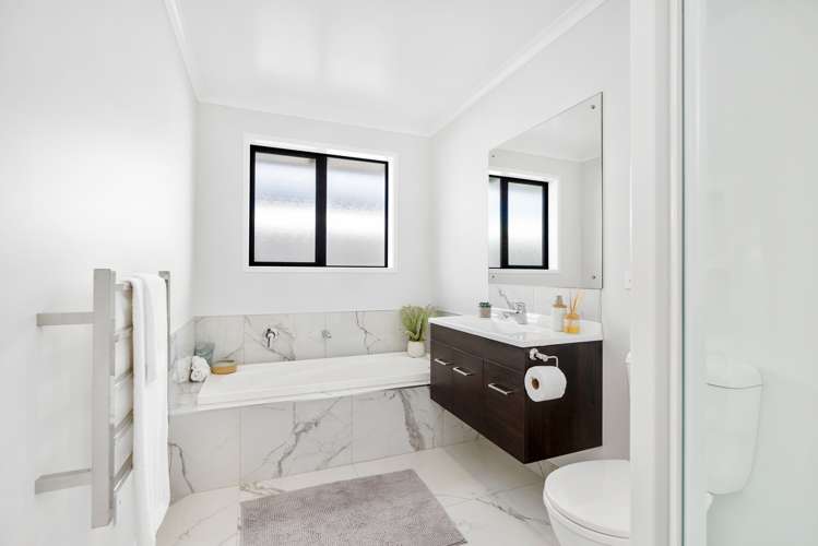 17 Saint Michael Crescent One Tree Point_16