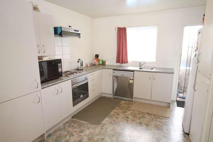 1/34a Kelvin Road Papakura_2