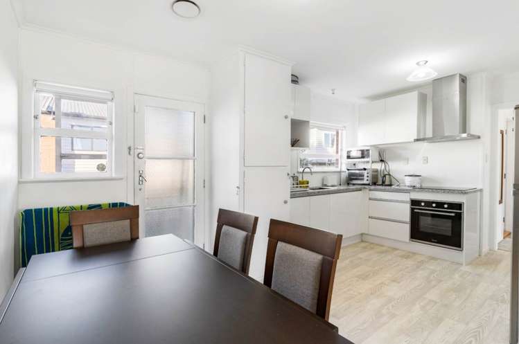2/6A Claymore Street_4