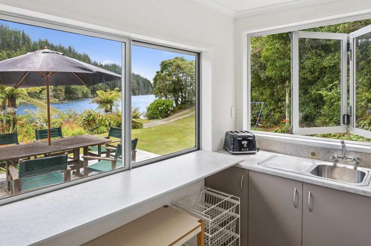 11 Chingford Road Lake Rotoma_8