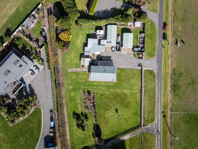Space? Garaging? Motivated Seller? Tick Tick TICK!