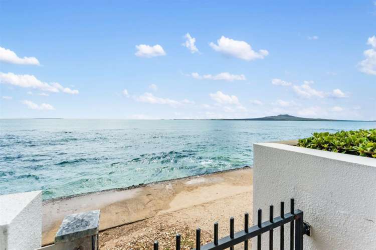 2/8a Audrey Road Takapuna_1