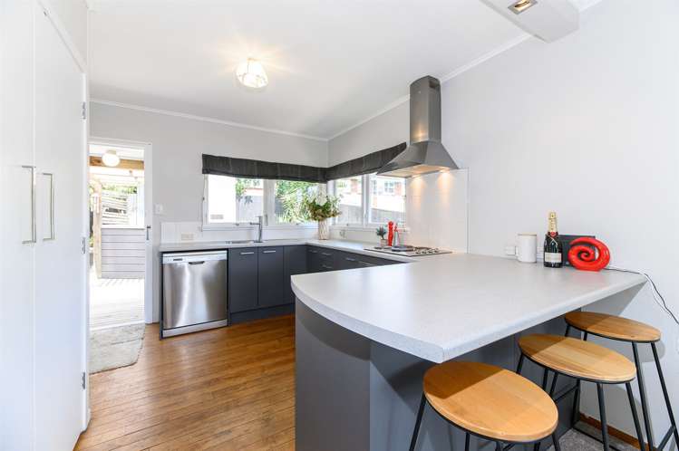 2/11 Lenihan Street Northcote_6