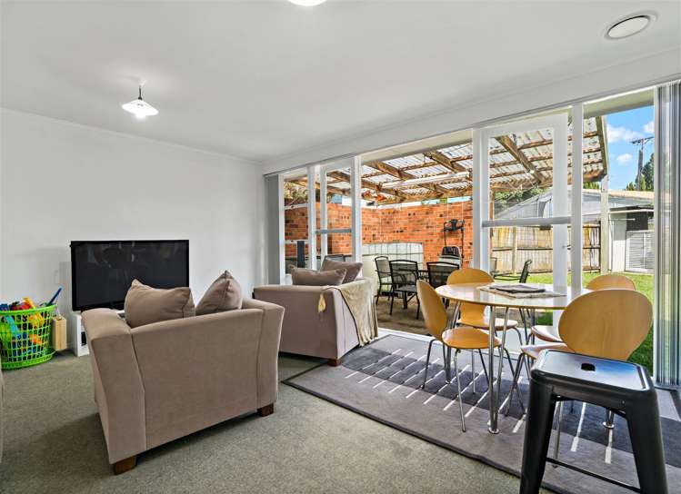 2/7 Alwyn Avenue Te Atatu South_6