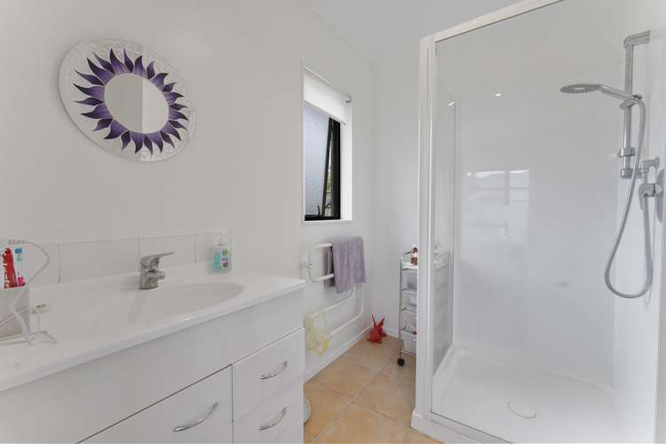 8 Brookside Close Highbury_13