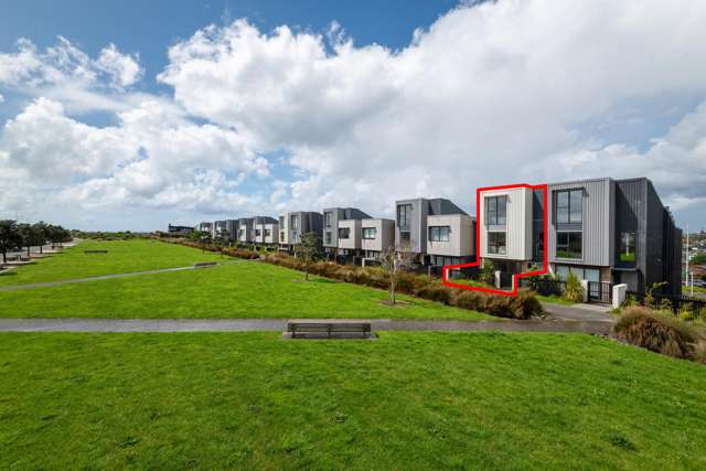 83 Bearing Parade Long Bay_3