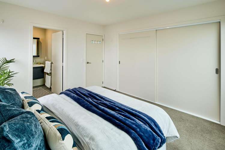 9 Lacebark Lane Woodridge_10