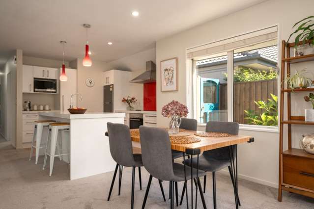 23 Famille Close Yaldhurst_3